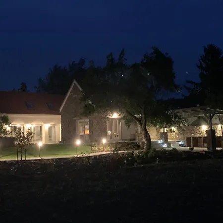 Nyaraló Káli Kütyü *