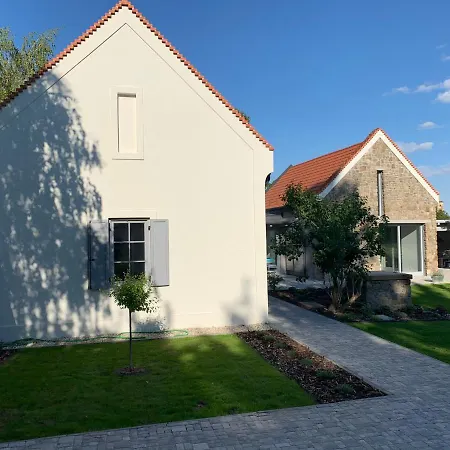 Nyaraló Káli Kütyü *